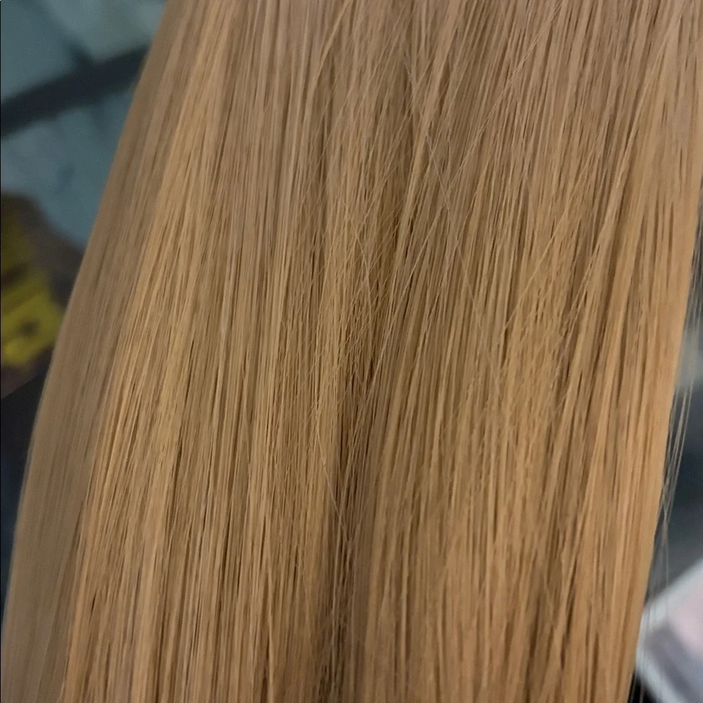 New 6 pieces 20” clip in mixed blonde extensions.